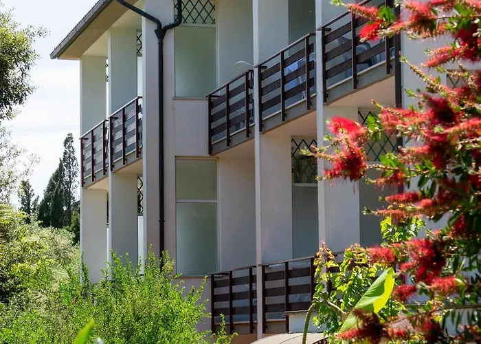 Отель Eden Park