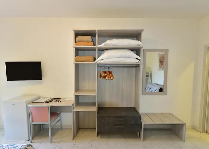 Отель Eden Park 3*