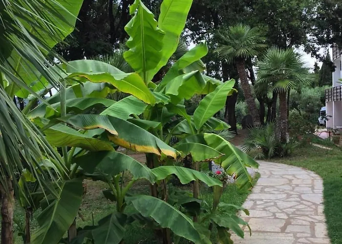 Eden Park Отель