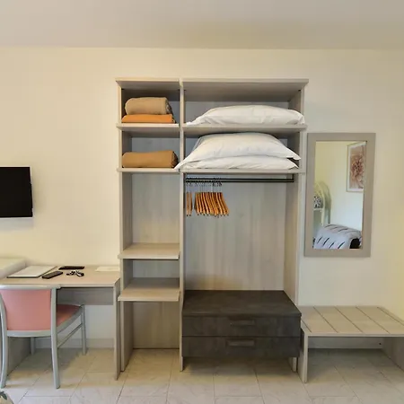 Hotel Eden Park 3*
