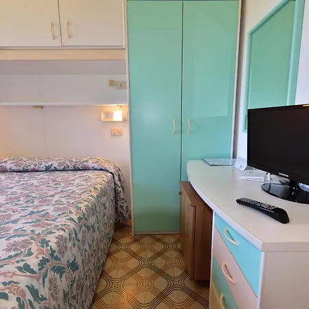 Hotel Eden Park 3*