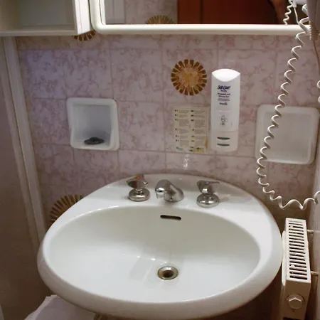 Hotel Eden Park 3*
